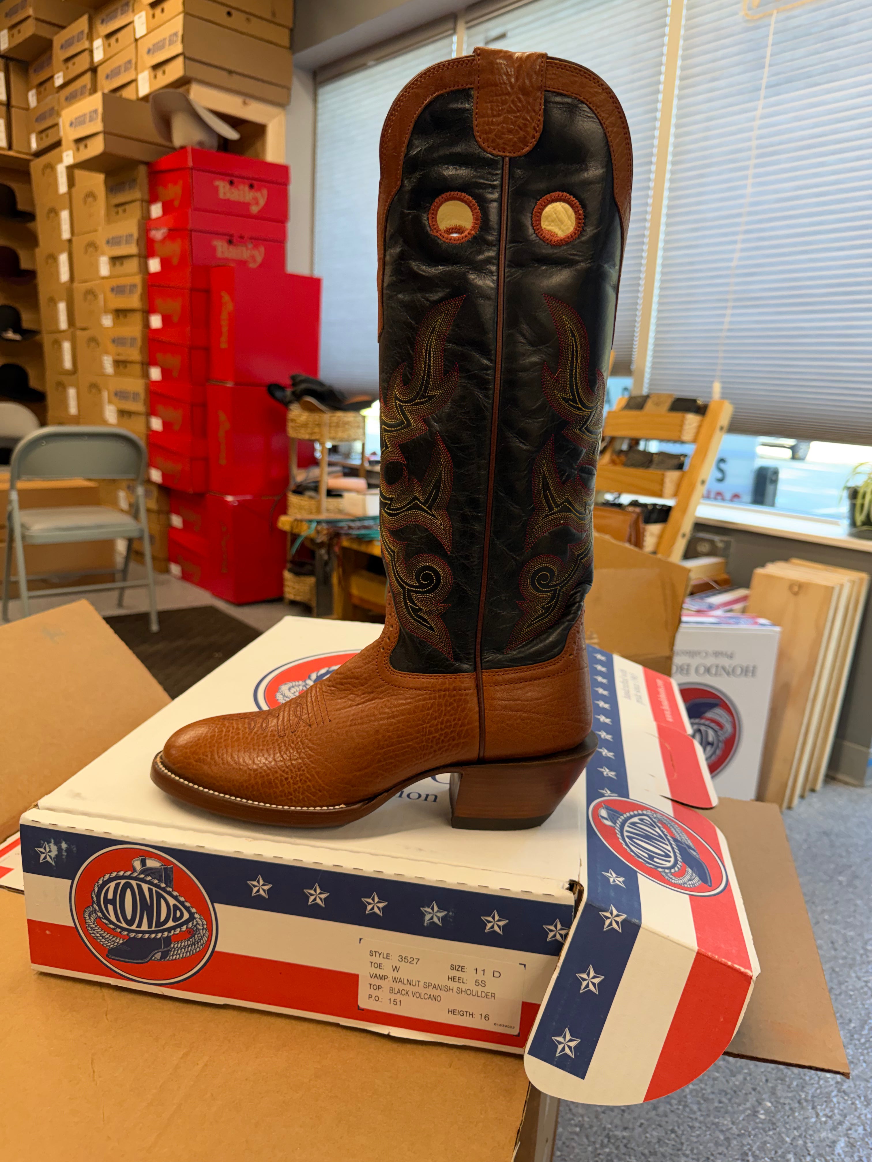 Hondo | Spanish Shoulder Cowboy Boots – 16” Black Volcano Tops